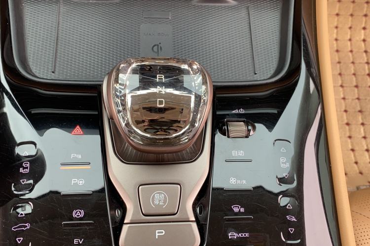 Used Denza D9 2022 DM-i 970 Four-Wheel Drive Flagship Model
