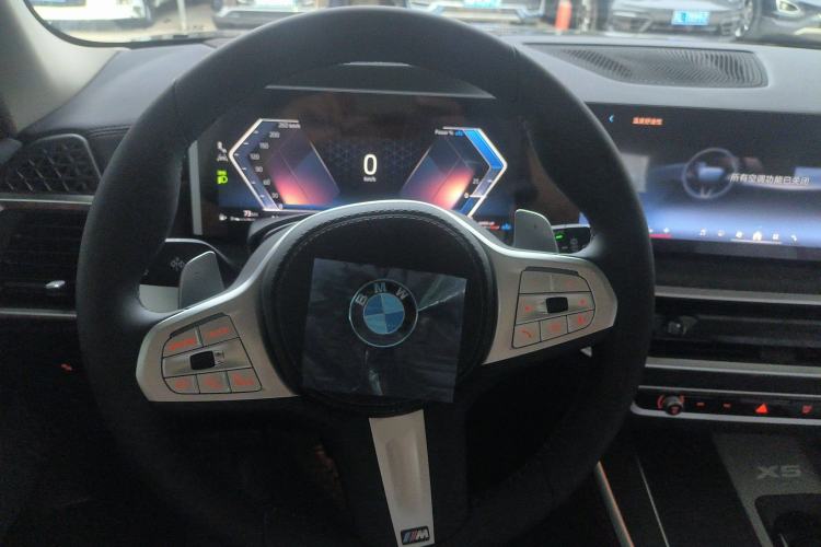 Used BMW X5 2023 xDrive 30Li Luxury M Sport Package
