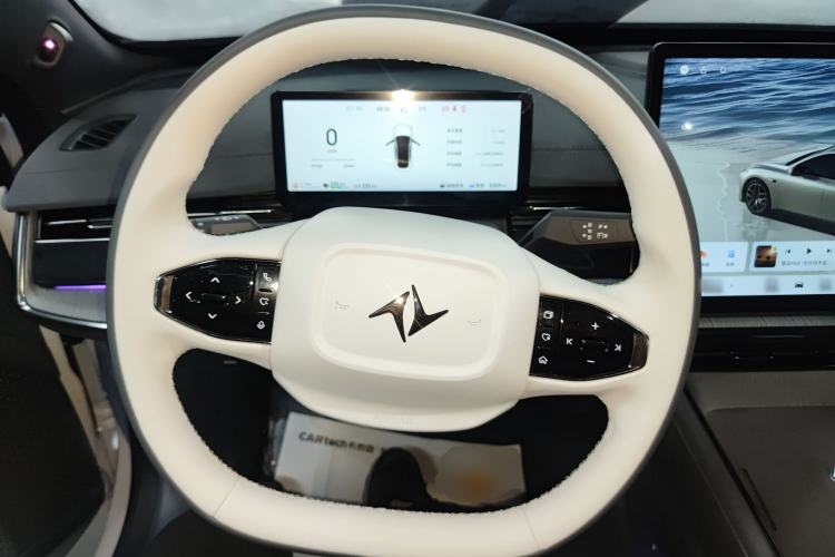 Used  eπ007 2024 Range-Extended 200 Air Edition