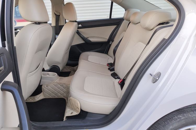 Used Skoda Rapid 2015 1.6L Manual Smart Selection Model
