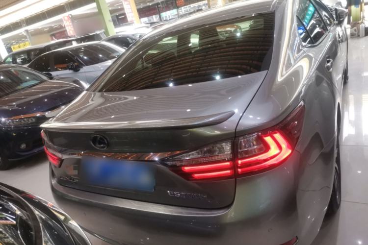 Used Lexus ES 2015 300h Comfort Edition