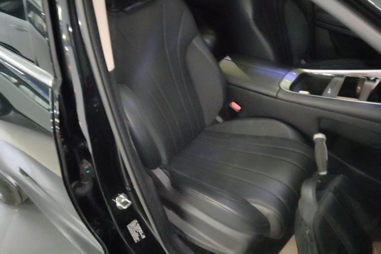 Used  Lingyun 2024 300T Two-Wheel Drive Starlight Edition
