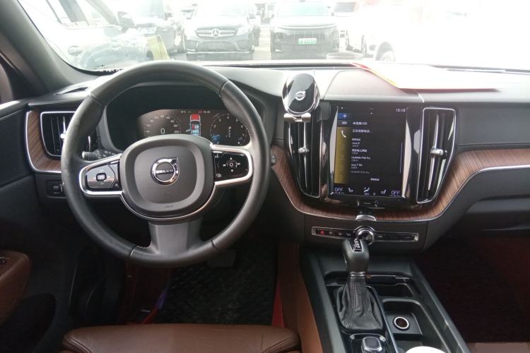 Used Volvo XC60 2021 T5 4x4 Smart Luxury Edition