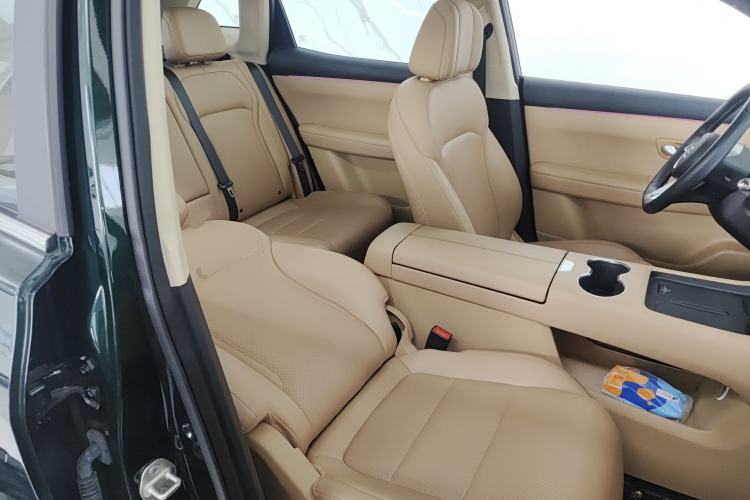 Used  E5 PLUS 2025 165 km Long-Range Version PLUS 5-Seater
