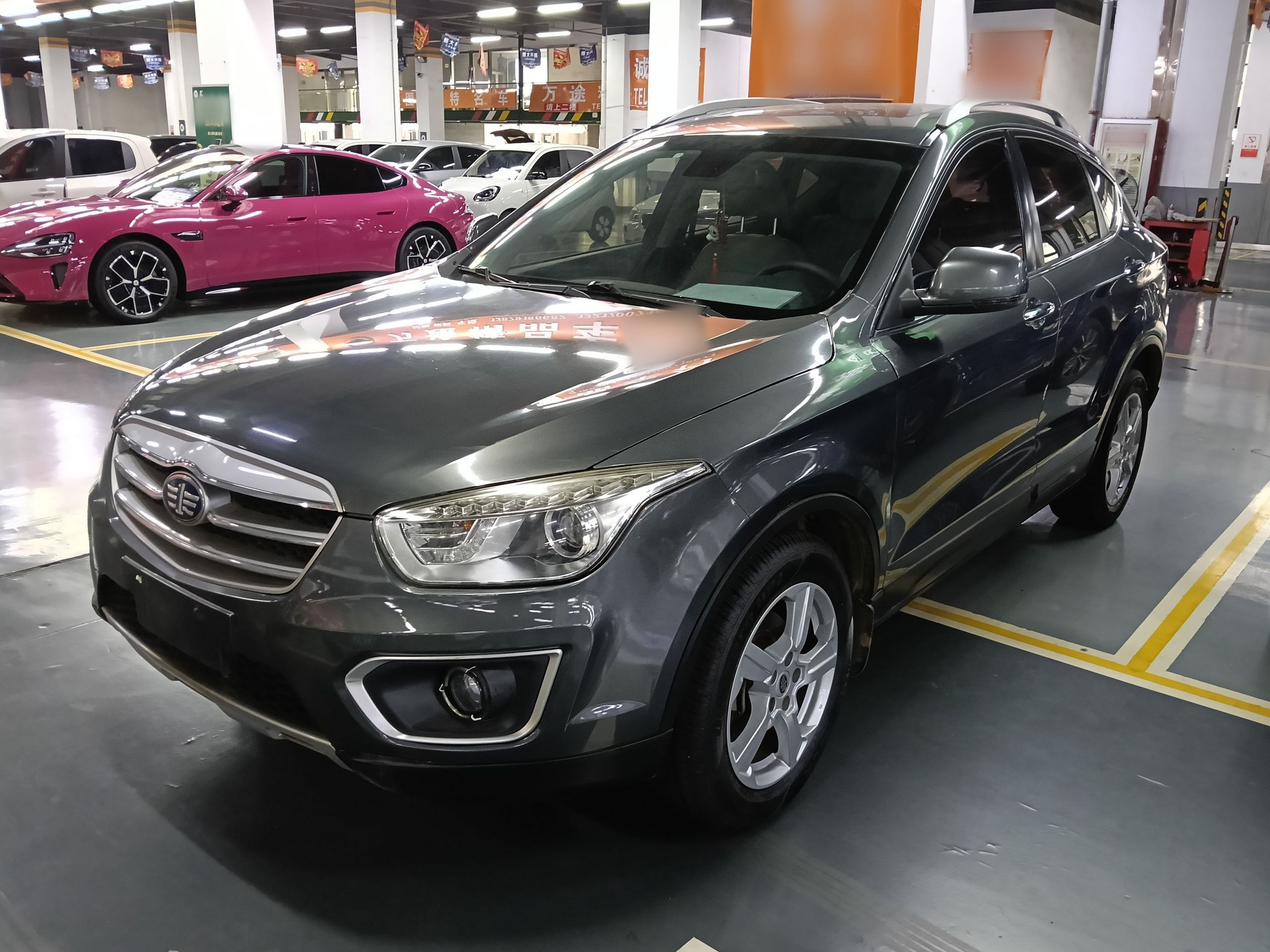 Под передней частью автомобиля