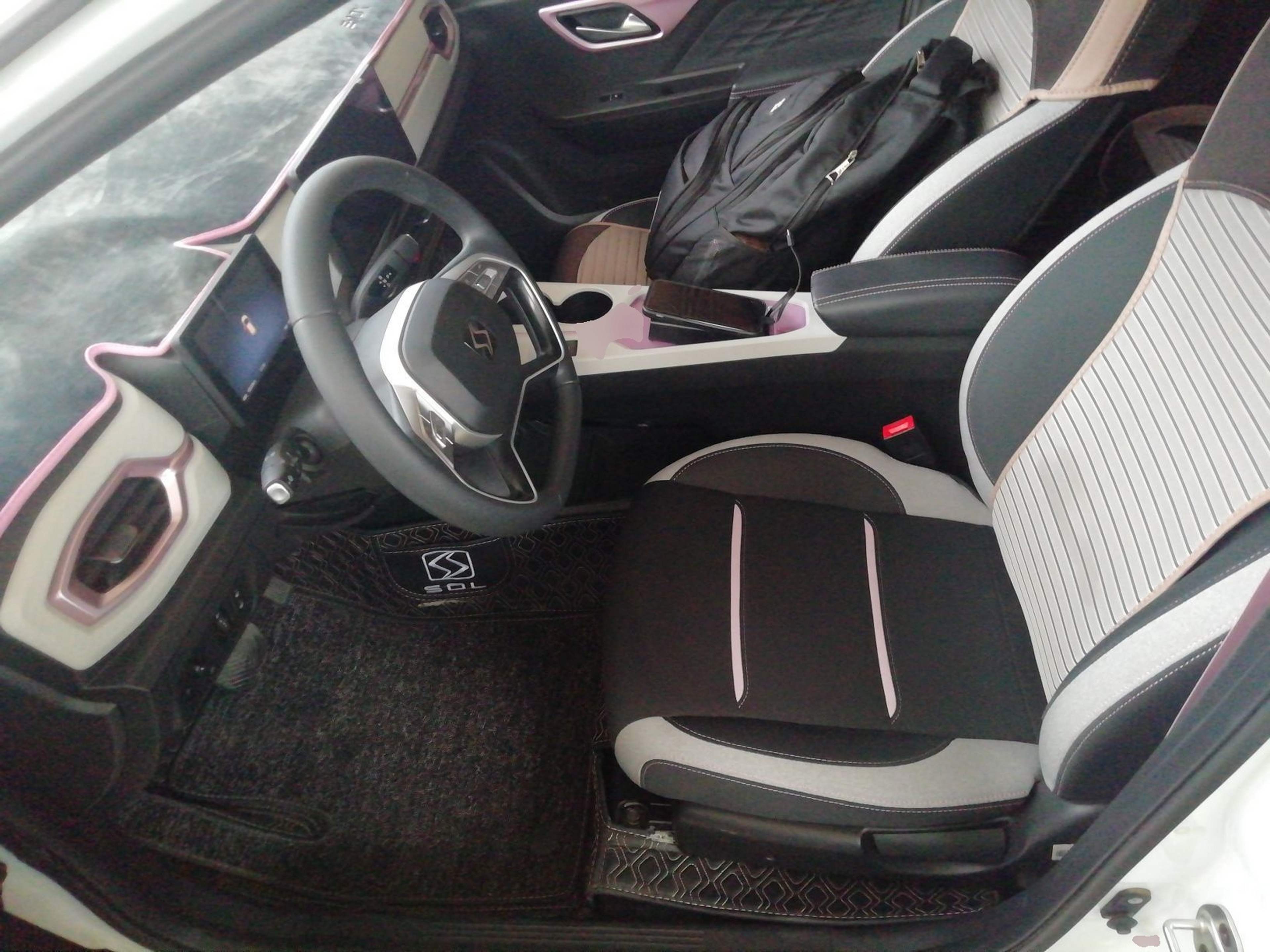 Переднее сиденье в автомобиле