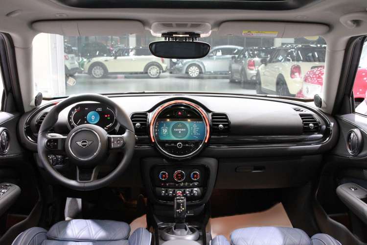 Used  Clubman 2023 1.5T COOPER Connoisseur
