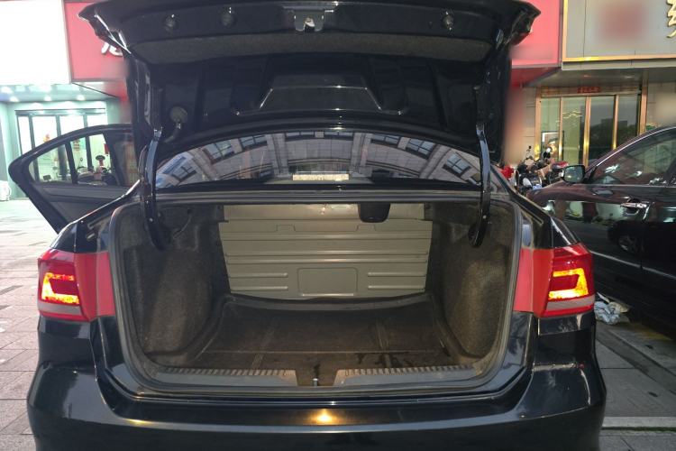 Used Volkswagen Santana 2015 1.6L Manual Fashion Edition
