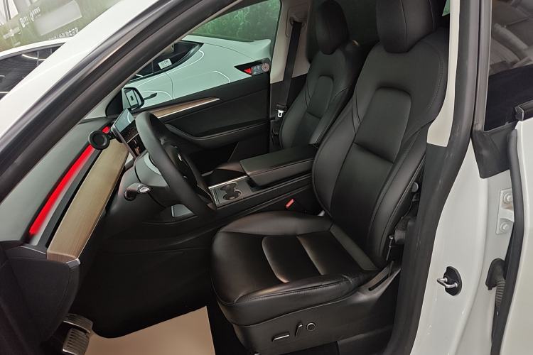 Used Tesla Model Y 2021 Long-Range All-Wheel-Drive Version
