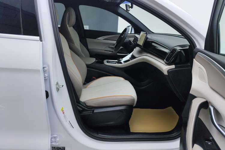 Used BYD Song Pro New Energy 2024 HONOR Edition DM-i 71KM Navigation Model
