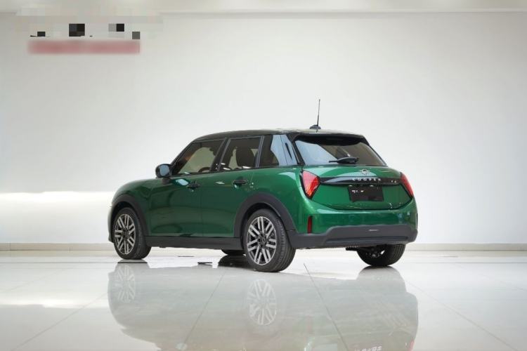 Used  MINI 2025 1.5T COOPER Classic Edition Five-Door Version
