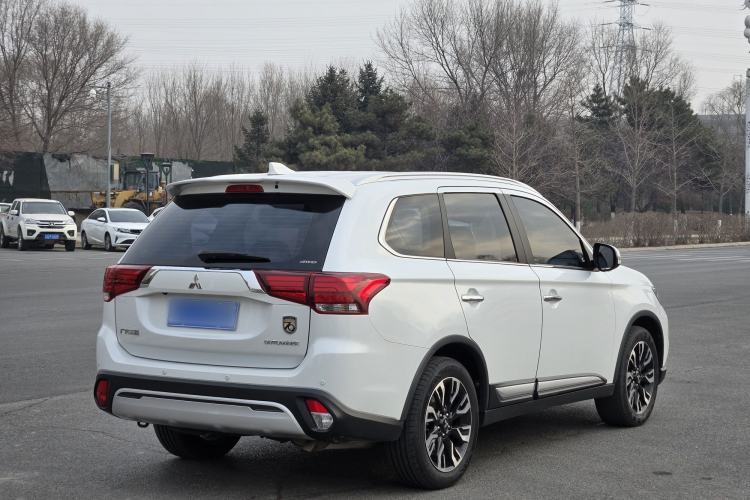 Used Mitsubishi Outlander 2019 2.4L 4x4 Zhi Xiang Edition 7 Seats China VI Standard
