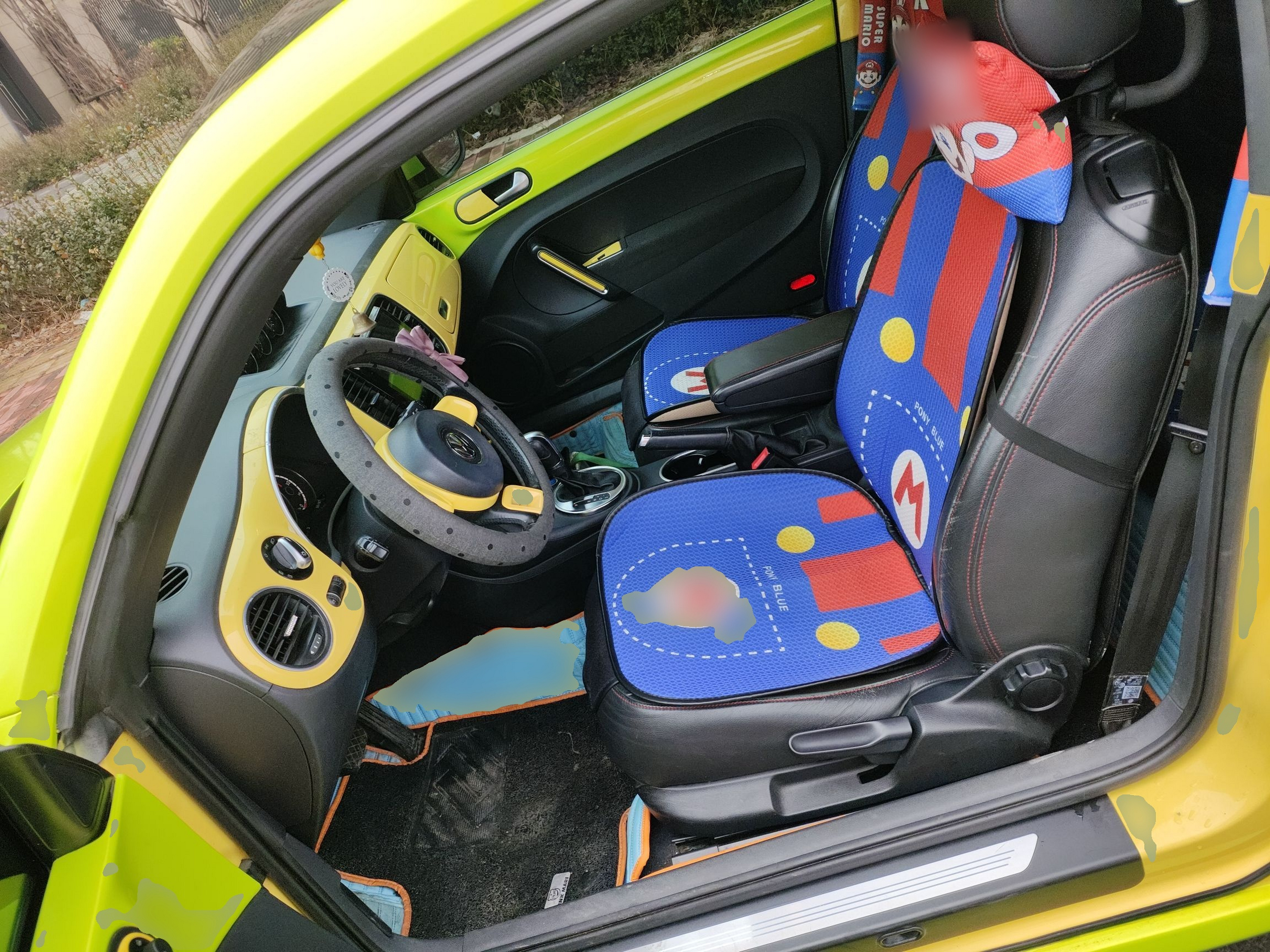 المقاعد الأمامية داخل السيارة