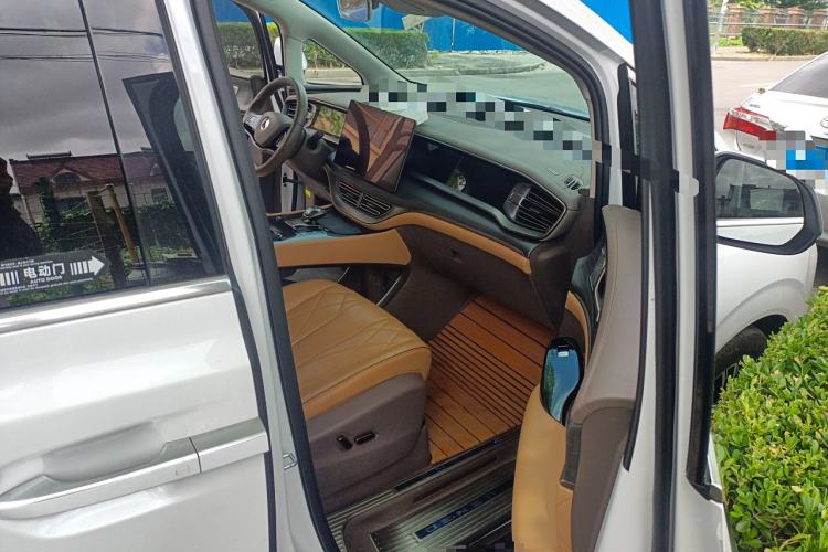 Used Denza D9 2022 DM-i 970 Four-Wheel Drive Prestige Model
