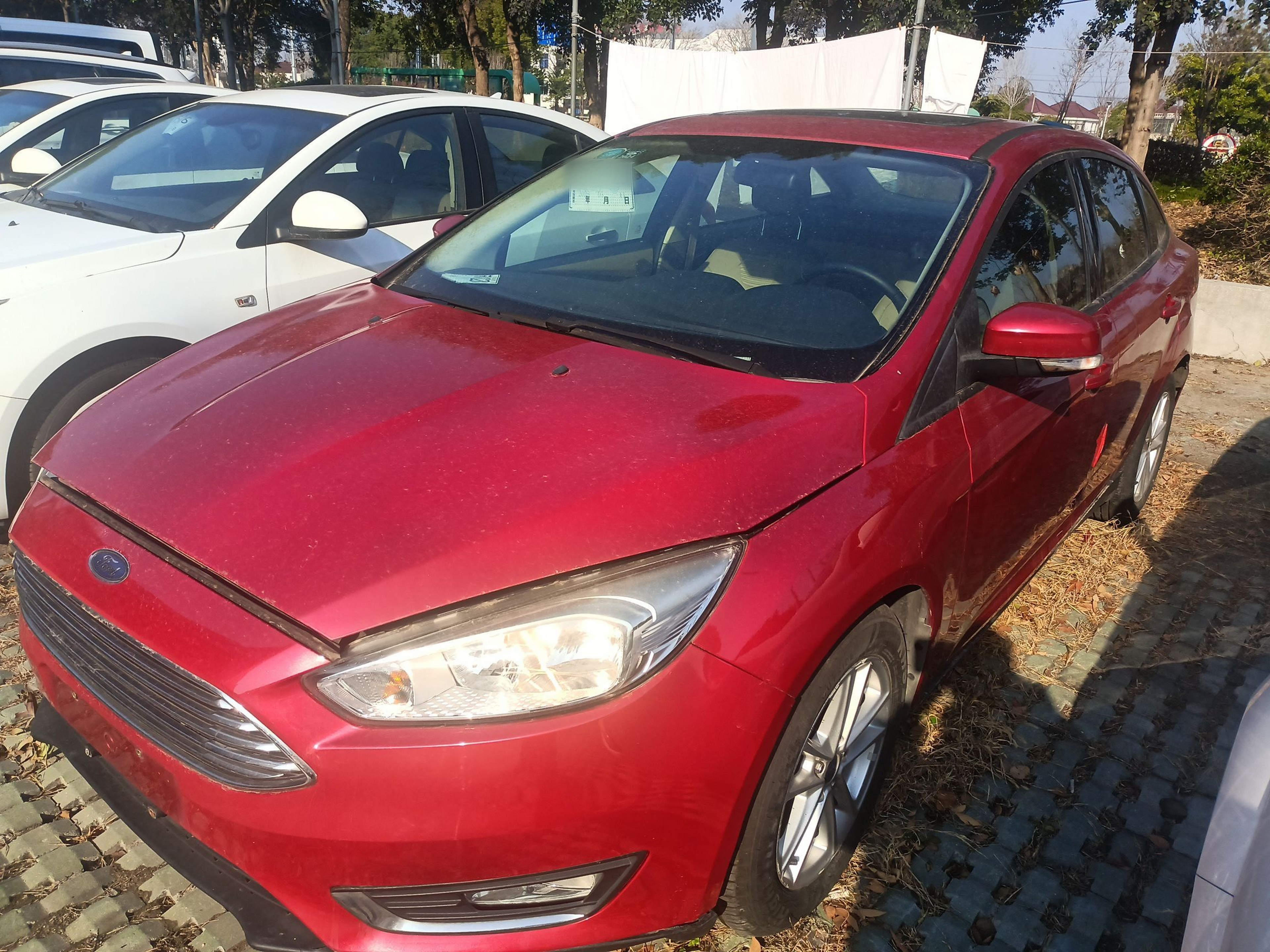 Под передней частью автомобиля