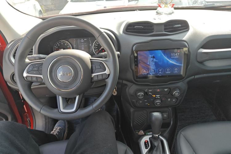 Used  Renegade 2019 220T Automatic Leading Edition