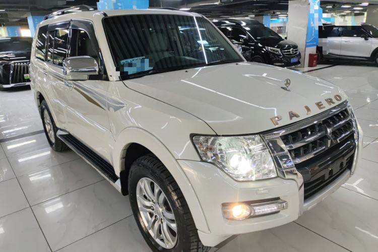 Used Mitsubishi Pajero 2017 V97 3.8L 5-Door GLS Model with Sunroof – U.S. Specification
