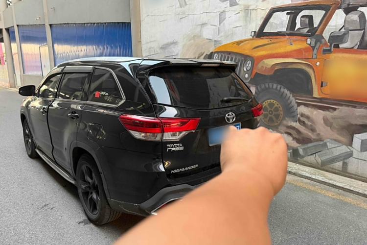 Used Toyota Highlander 2018 2.0T Four-Wheel Drive Luxury Edition 7 Seats China V Emission Standard
