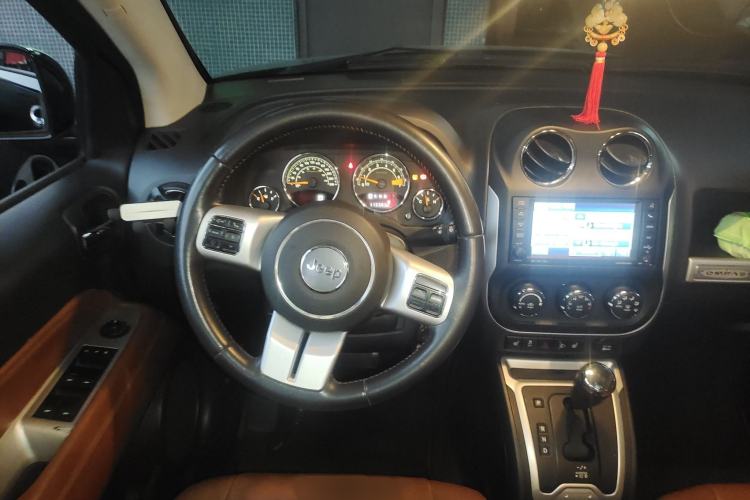 Used  Compass 2014 Revised Version 2.4L Four-Wheel Drive Luxury Navigation Edition
