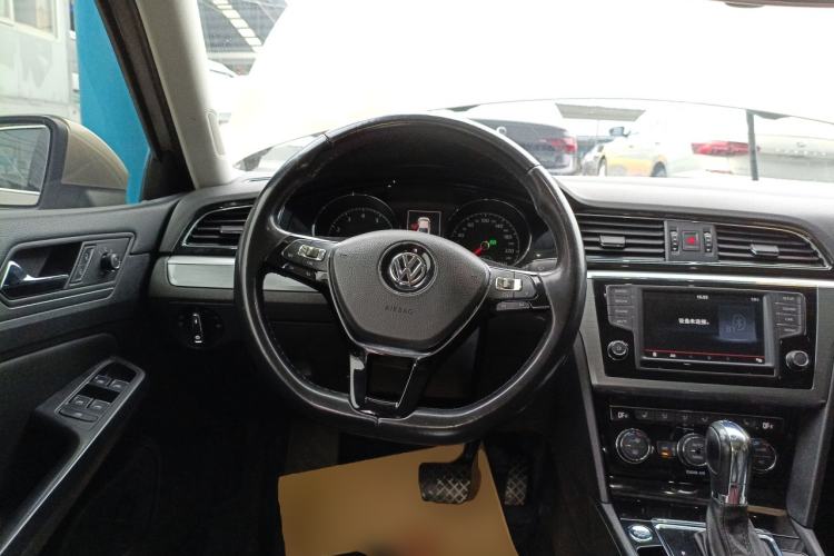 Used Volkswagen Lamando 2015 280TSI DSG Luxury Edition

