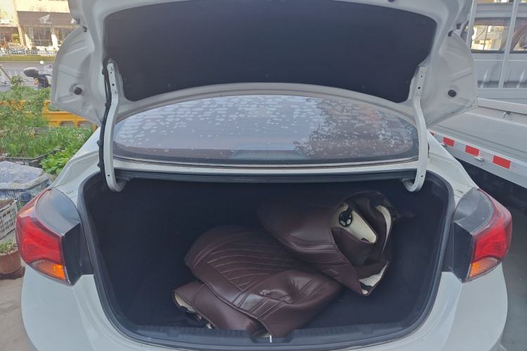 Used Hyundai Elantra 2016 1.6L Automatic Smart Version
