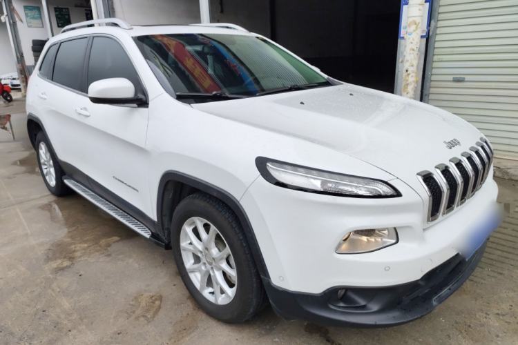 Used  Cherokee 2016 2.0L Smart Version
