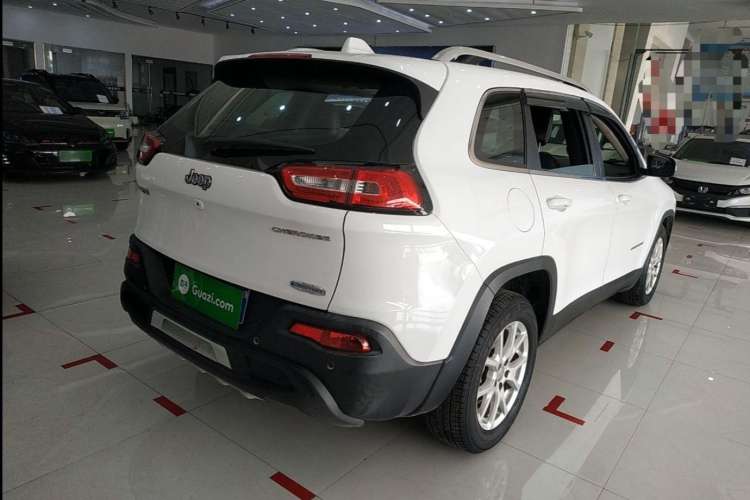 Used  Cherokee 2016 2.0L Superior Edition

