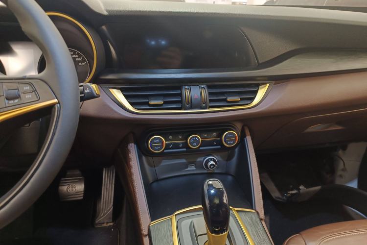 Used Alfa Romeo Stelvio 2017 2.0T 200HP Elite Edition
