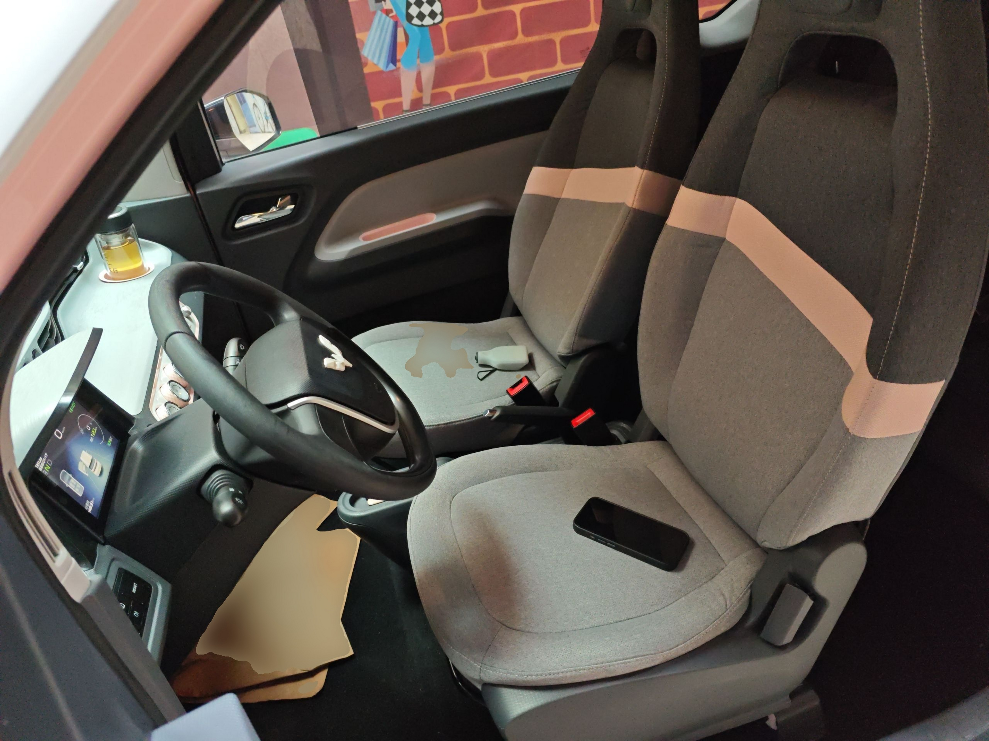 Переднее сиденье в автомобиле