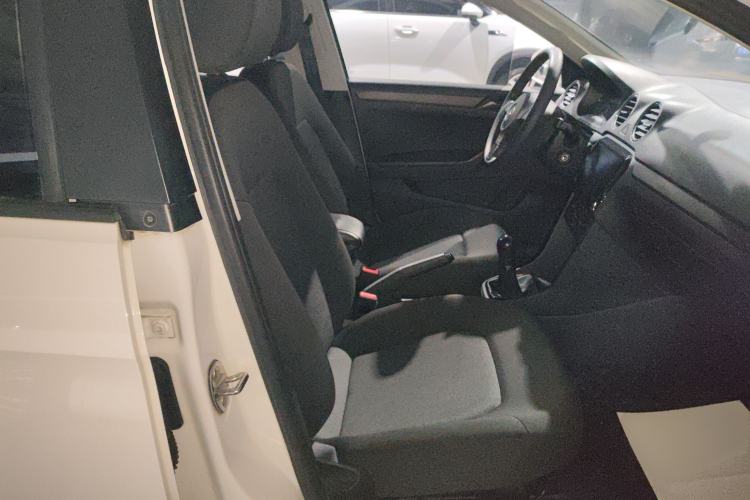 Used Volkswagen Jetta 2015 Value Edition 1.6L Manual Fashionable Style
