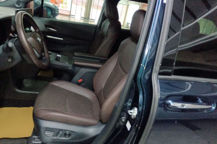 Used Toyota Granvia 2023 2.5L Hybrid Flagship VIP Edition
