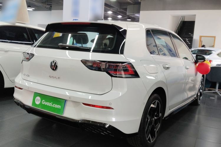 Used Volkswagen Golf 2025 300TSI R-Line
