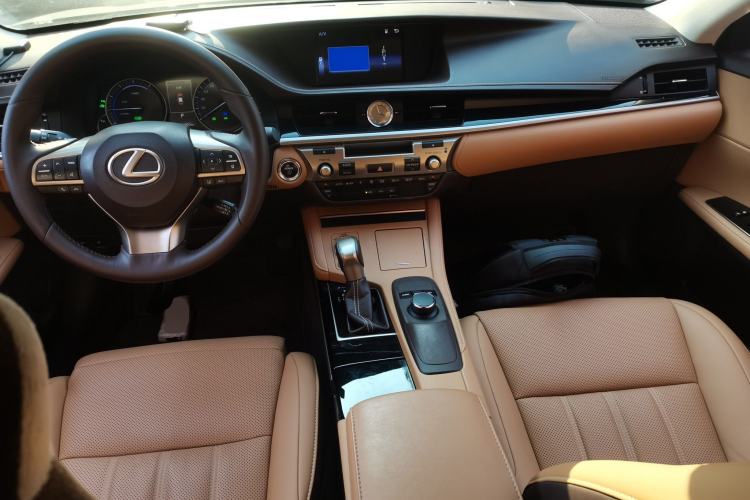 Used Lexus ES 2015 300h Comfort Edition