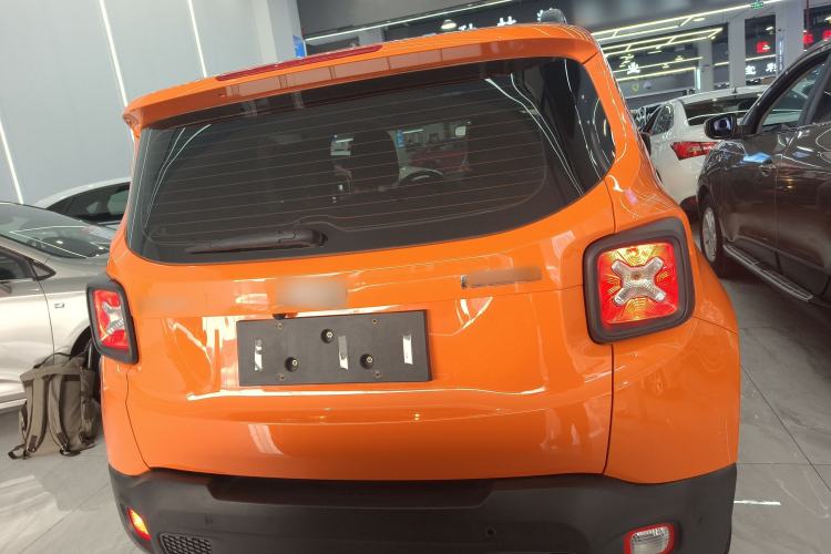 Used  Renegade 2019 220T Automatic Leading Edition
