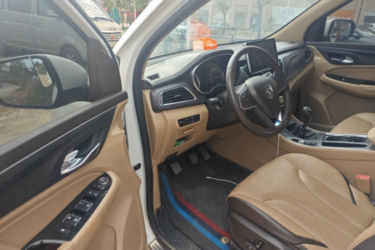 Used Baojun 730 2017 1.5T Manual Prestige Version 7 Seats
