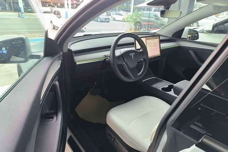 Used Tesla Model Y 2023 Rear-Wheel-Drive Version
