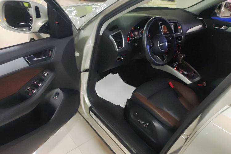 Used Audi Q5 2017 Plus 40 TFSI Technology Model
