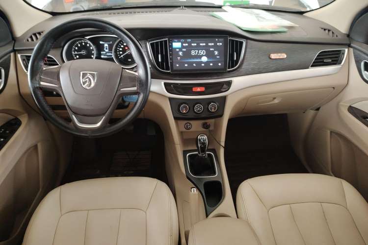 Used Baojun 730 2016 Revised 1.5L Manual Standard Version 7 Seats China V Emission Standard
