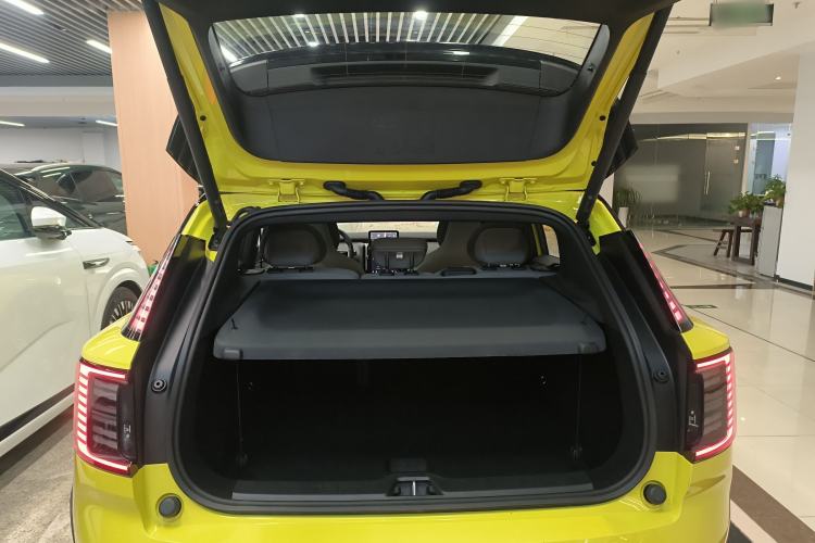 Used Volvo EX30 2025 Rear-Drive Long-Range Version Ultra