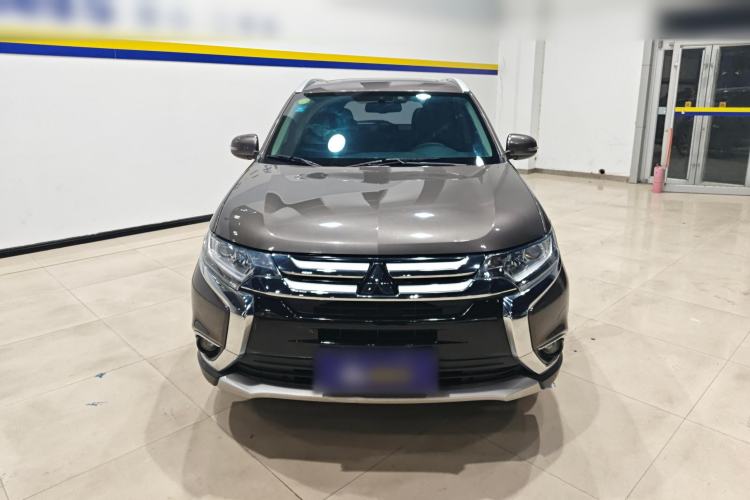 Used Mitsubishi Outlander 2018 2.0L Two-Wheel-Drive Jiale Edition 7-Seater

