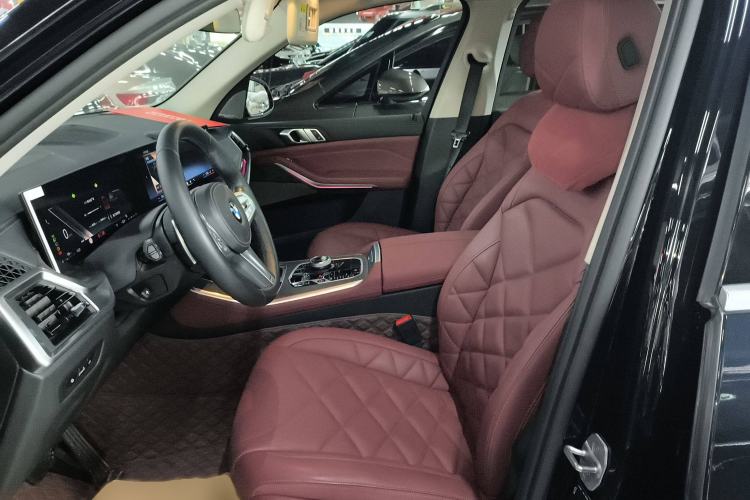 Used BMW X5 2023 xDrive 30Li Luxury M Sport Package
