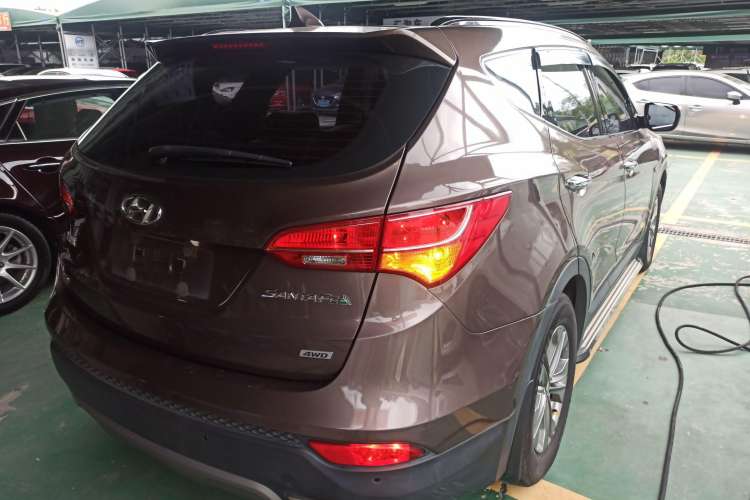 Used Hyundai Santa Fe 2015 2.0T Automatic 4x4 Smart 7-Seater
