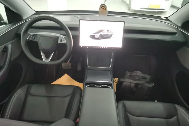 Used Tesla Model Y 2025 Rear-Wheel-Drive Version
