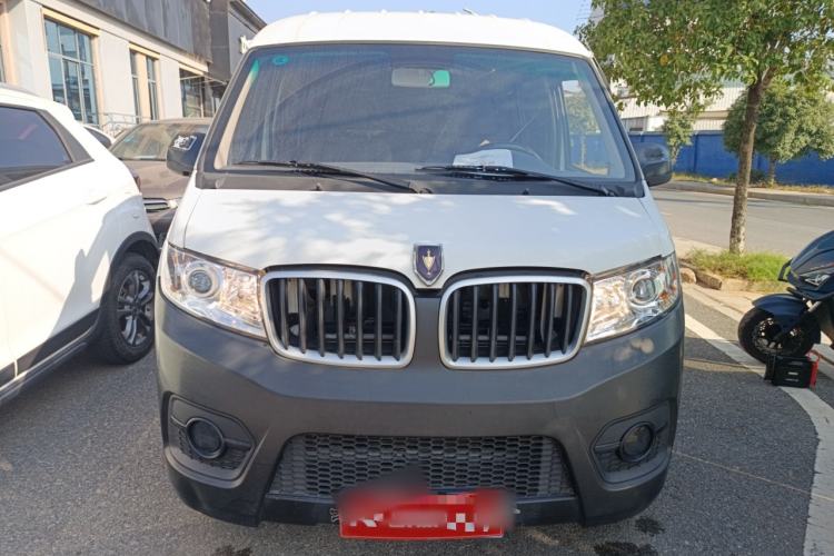 Used Jinbei Hiace X30 2023 1.5L Super-Comfortable Passenger Van 5/6/7-Seater Non-Air-Conditioned Version Model SWC15M
