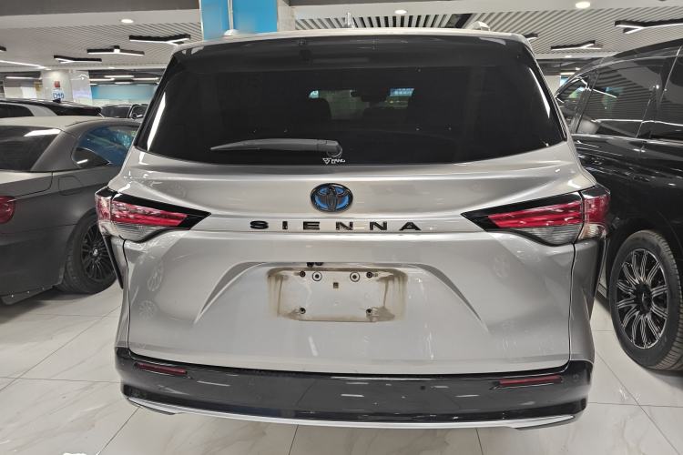 Used Toyota Sienna 2021 2.5L Hybrid Platinum Edition