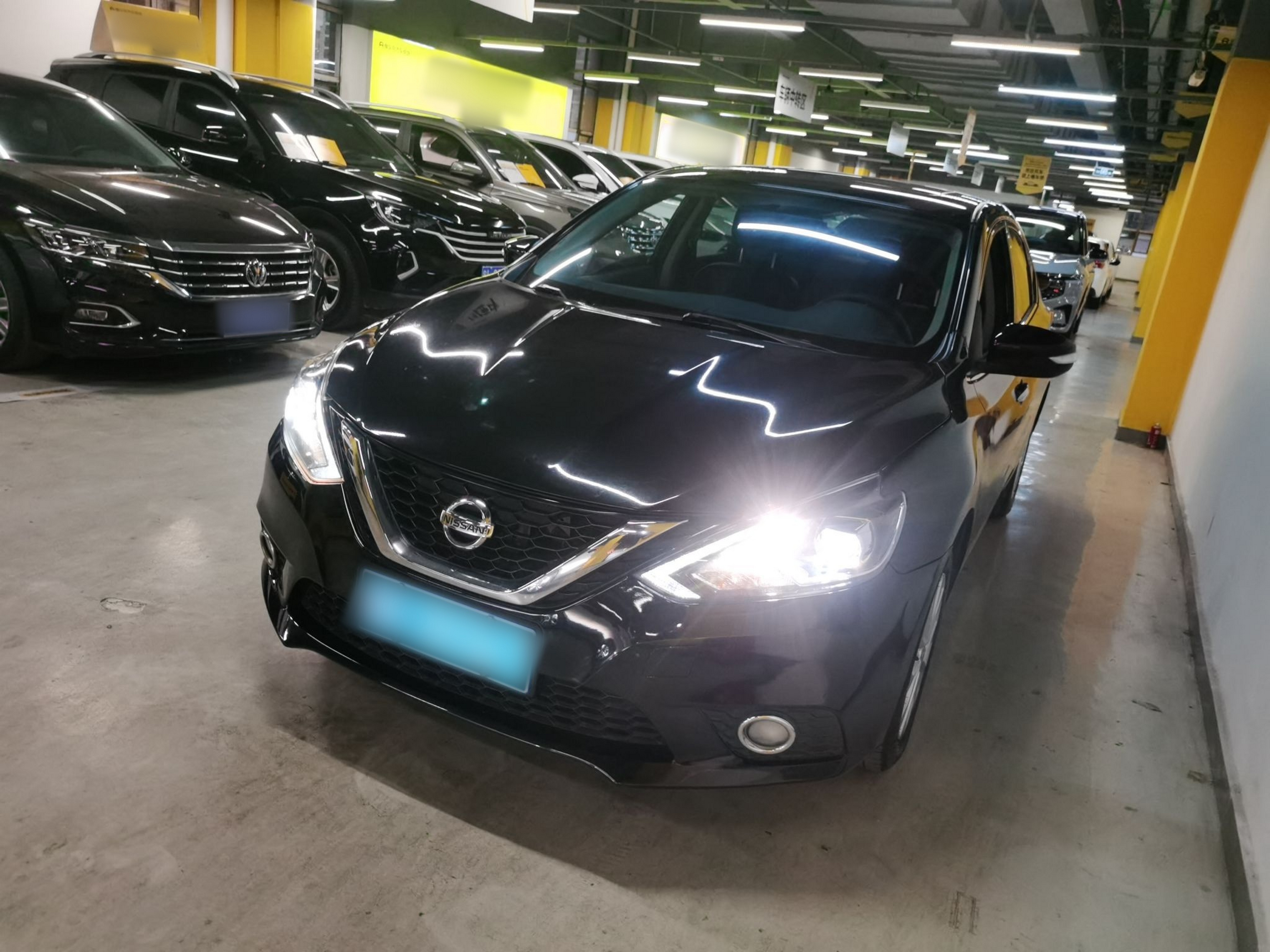 Под передней частью автомобиля