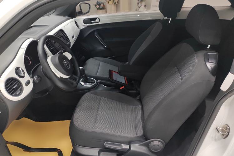 Used Volkswagen Beetle 2015 180TSI model
