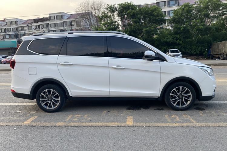 Used Baojun 730 2019 1.5T CVT Fashion Model 7 Seats China V Emission Standard
