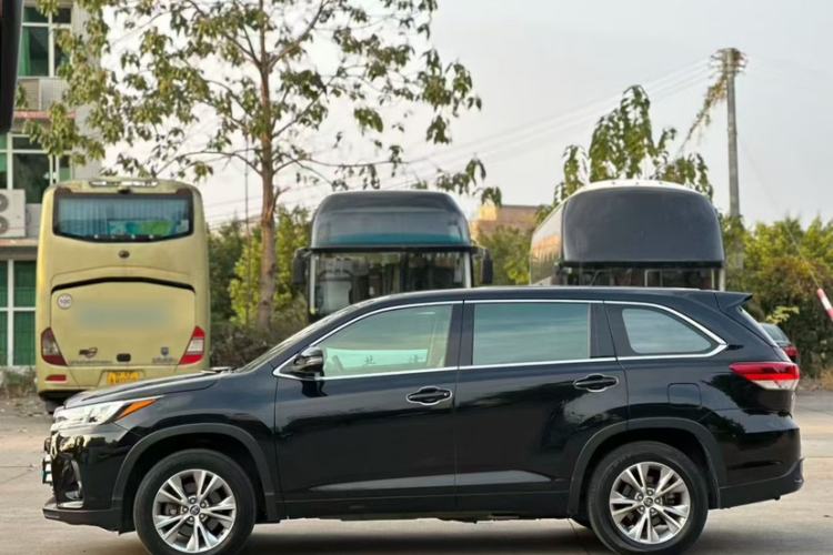 Used Toyota Highlander 2021 2.0T Two-Wheel Drive Elite Version 7-Seater
