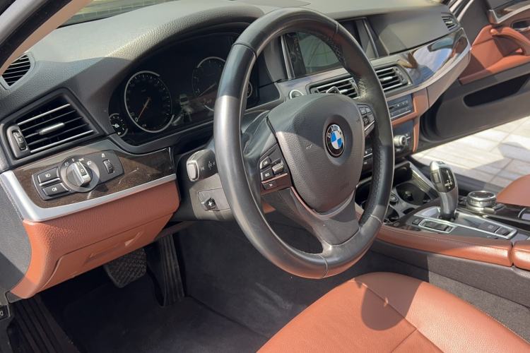 Used BMW 5 Series 2014 535Li Leading Model
